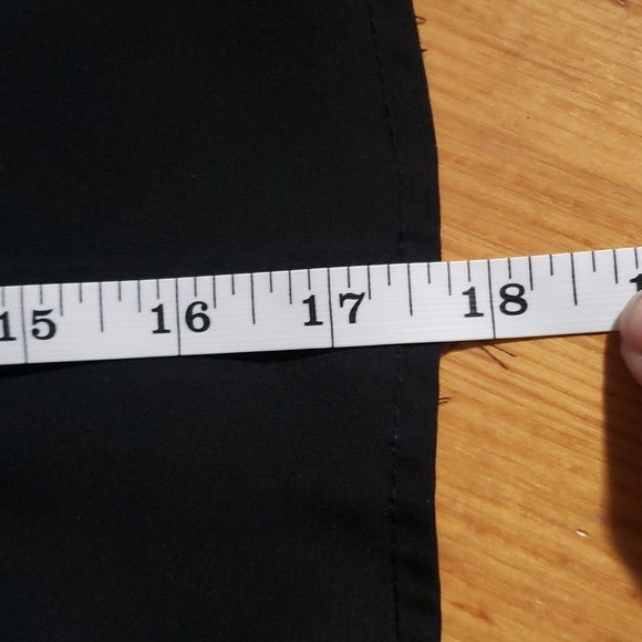 Suzy Shier Black Ruffle Sleeveless Blouse. Size L. - Picture 7 of 8